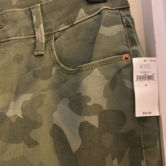 Brand New Old Navy Rockstar Super Skinny Mid-Rise Jean/Jegging - Picture 3 of 4